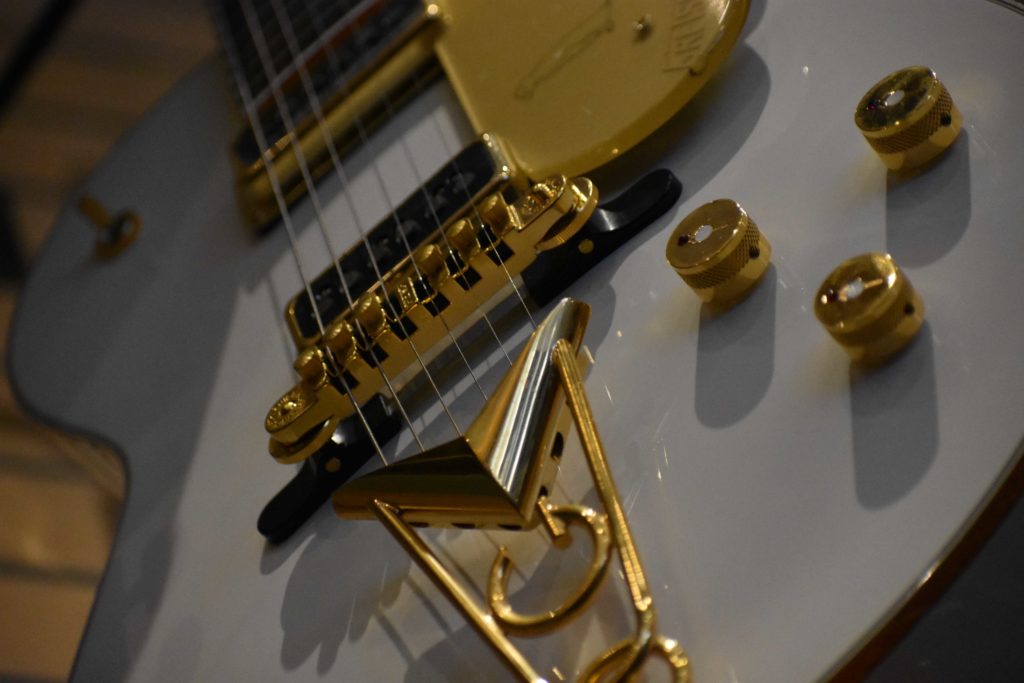 TuneLings - Front Page White Gretsch guitar